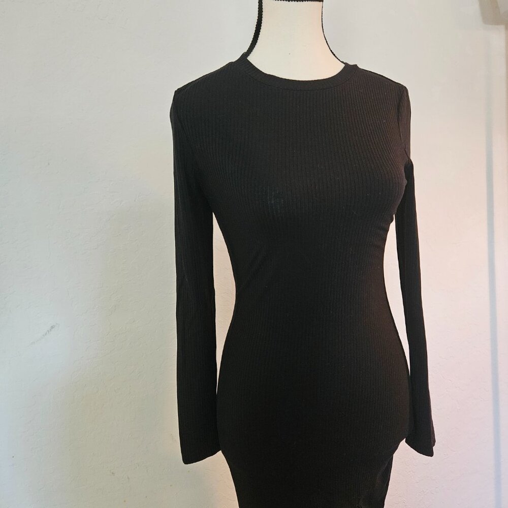 Women's dress - Picture 2 of 4